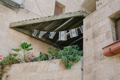 Faire entrer la nature chez soi : Les murs de soutènement pour un jardin exceptionnel