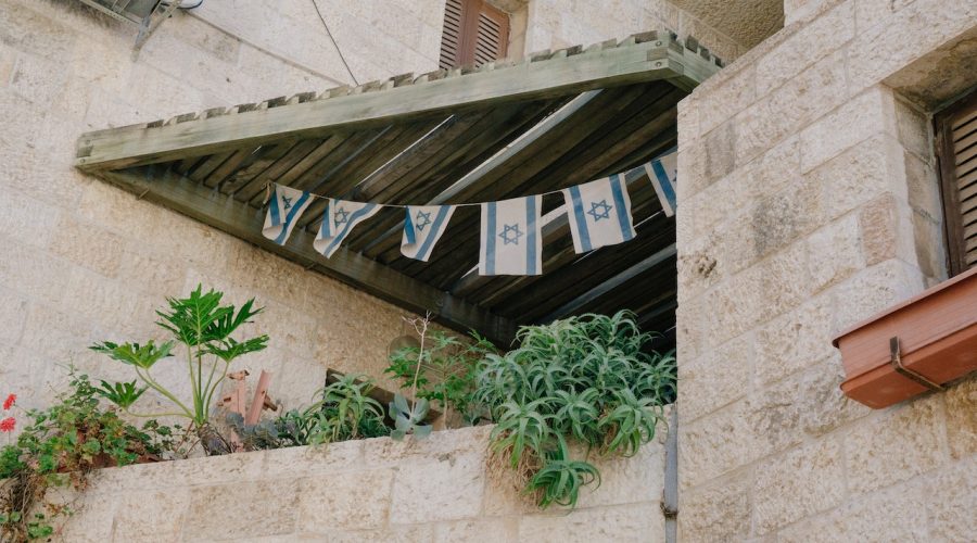 Faire entrer la nature chez soi : Les murs de soutènement pour un jardin exceptionnel