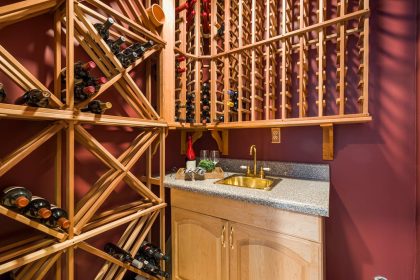 idées innovantes pour un aménagement de Cave à vin sous escalier