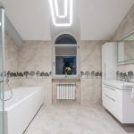 guide complet pour l'Hauteur idéale de faïence dans une salle de bain