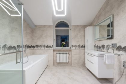 guide complet pour l'Hauteur idéale de faïence dans une salle de bain