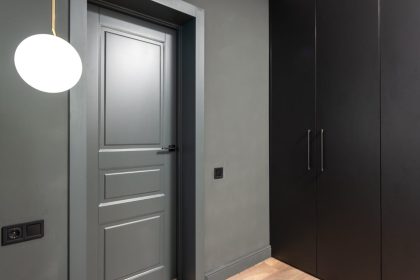 Guide complet et étapes clés et conseils pour peindre une porte