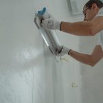 le Guide pratique pour réparer un trou dans le mur