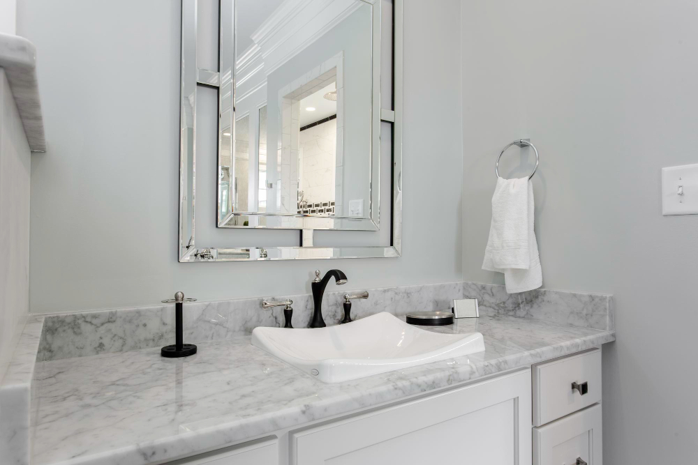  aménager une salle de bains en gris et blanc