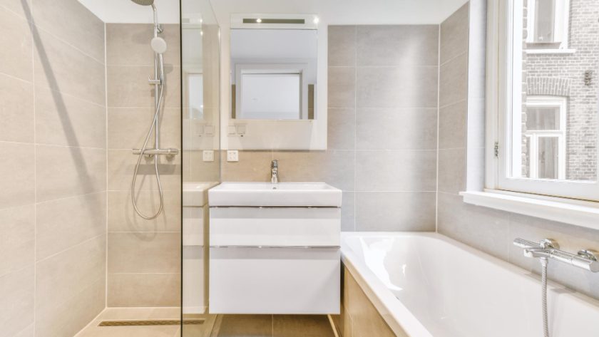 choisir un modèle moderne et fonctionnel du Meuble de salle de bain blanc laqué