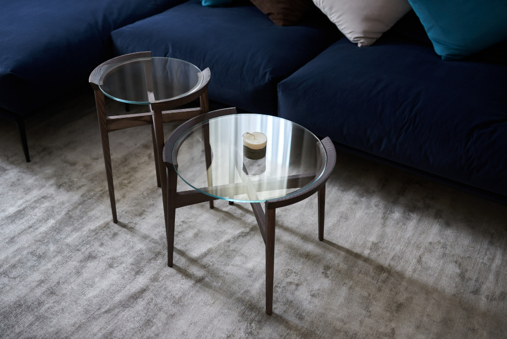 une table basse unique  pour un intérieur 