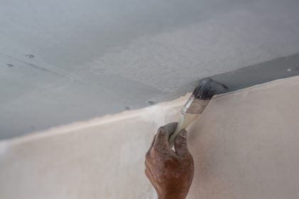 appliquer une sous couche avant la peinture sur placo